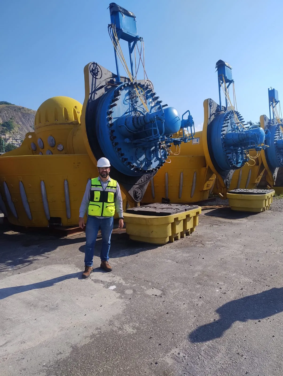 Inspeção NR12 de máquina industrial com dispositivos de segurança